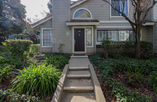 FULLY RENOVATED 3 BEDROOM, 2 BATHROOM TOWNHOUSE IN YERBA BUENA VILLAS. MUST SEE!!! photos photos