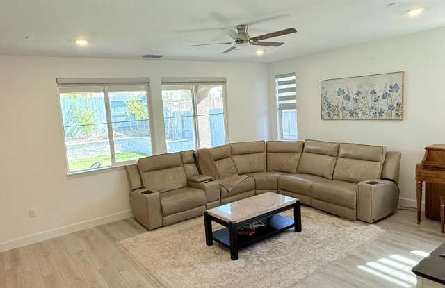 Beautifully maintained 5-bedroom, 4-bath, 2,793 sq ft in Folsom Gallery 4