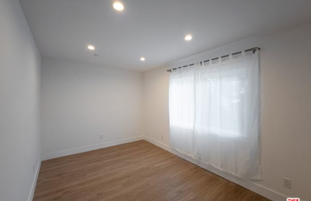 94 South Vinedo Avenue Gallery 1