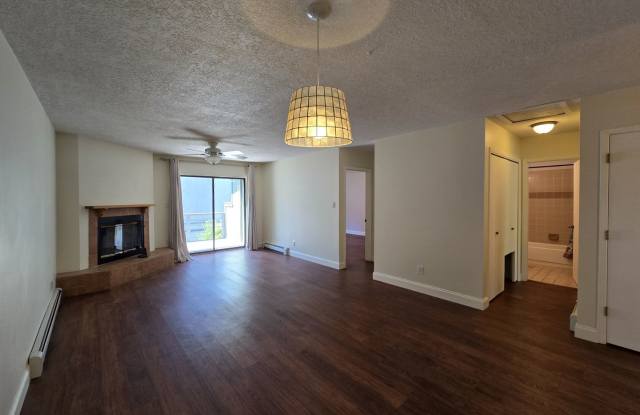 1300 Iris St #205 photos photos
