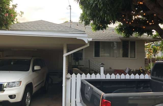 Pet Friendly on a Quiet Beach Lane - 938 Punahele Place, East Honolulu, HI 96821