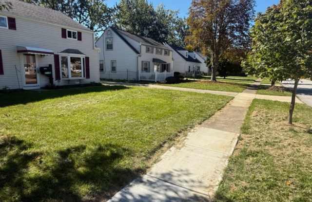 Spacious 4-Bedroom Home with Two-Car Garage and Private Backyard in Euclid! Gallery 4