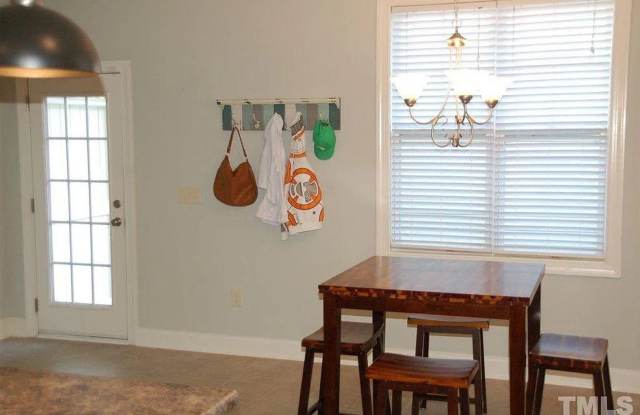 Room in 3 Bedroom Home at 109 Windy Creek Ln Gallery 4