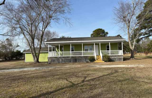 3 BR Home with Large Yard & 2-Car Garage in Hampstead photos photos