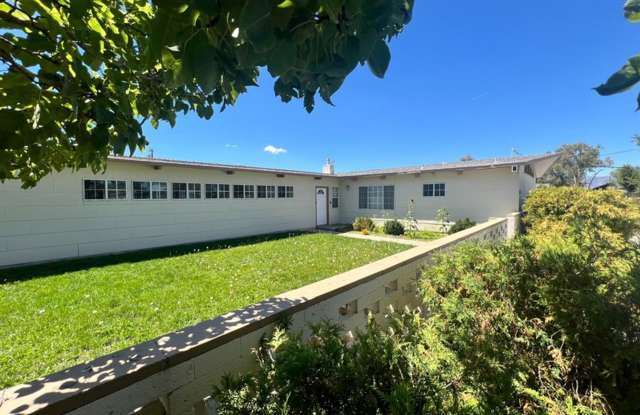 <b> Four Bedroom Stead Home<br><br> photos photos