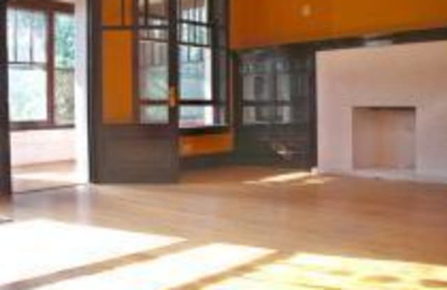 5943 North Magnolia Avenue Gallery 4