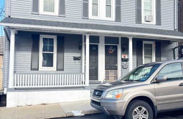 remodeled 2-bedroom, 1.5-bath duplex photos photos