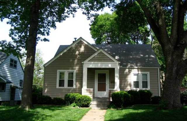 3+ Bedroom house close to Kinnick and UIHC photos photos