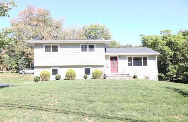 102 Foxwood Road - 102 Foxwood Road, West Nyack, NY 10994