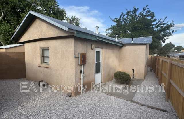 8906 Guadalupe Trail Northwest - 8906 Guadalupe Trail Northwest, North Valley, NM 87114