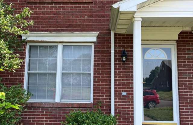 Two-bedroom, 1.5-bath townhouse in Nicholasville, KY photos photos