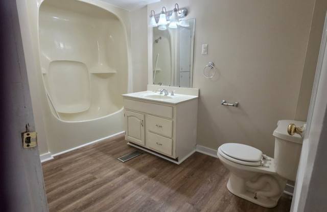 5 bedroom, 2 bath house - $1750 Gallery 3