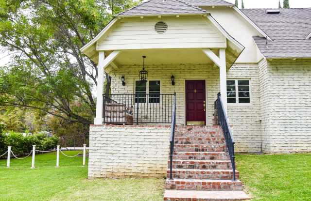 Gorgeous Rear Unit Available - 8325 La Bajada Avenue, Whittier, CA 90605