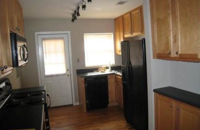 1537 Stonegate Lane Gallery 4