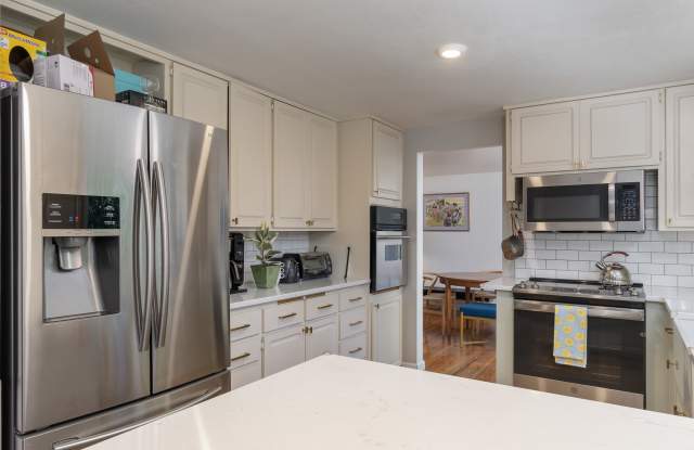 1565 Flintridge Avenue Gallery 4