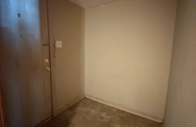 312 E BROADWAY Gallery 2
