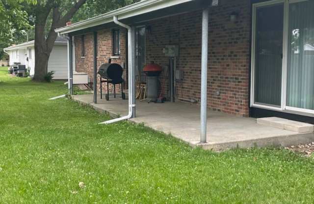 FULLY UPDATED 2-bedroom, 1-bath home (with bonus room) in Janesville photos photos