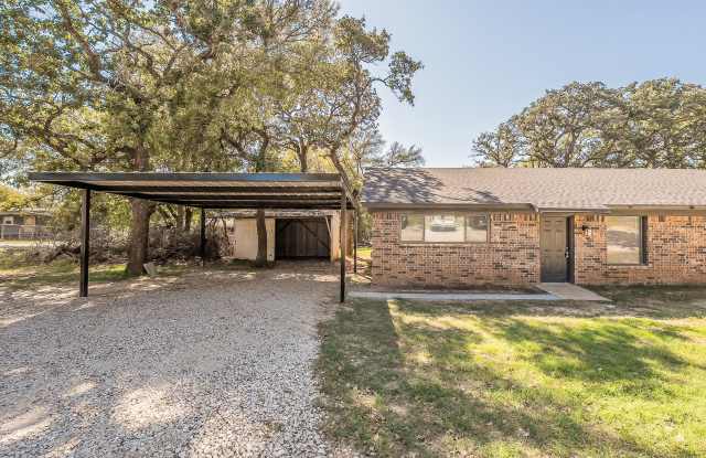 Freshly Renovated 3-Bed, 1-Bath Duplex in Reno, TX! Gallery 1