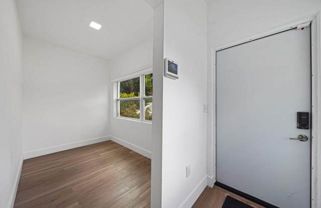 2707 ADAMS Street Gallery 3