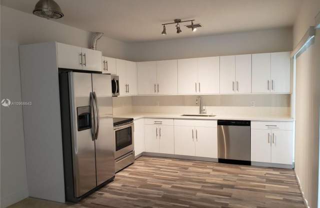 6735 SW 92nd St - 6735 Southwest 92nd Street, Pinecrest, FL 33156