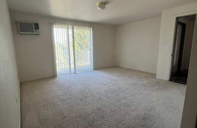 2 Bedroom, 1 Bathroom Apartments - Minutes away from Sky Lakes and Oregon Tech! photos photos