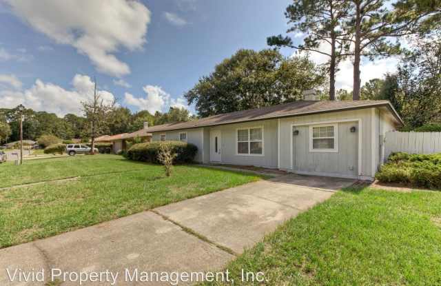 2419 Winterwood Cir E Gallery 2