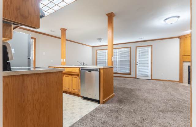 4 BR/2.5 BA Duplex in East Fayetteville Gallery 4