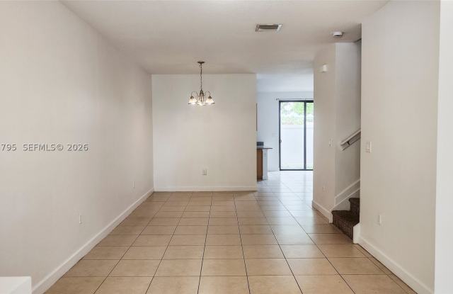 470 NE 194th Ter Gallery 2