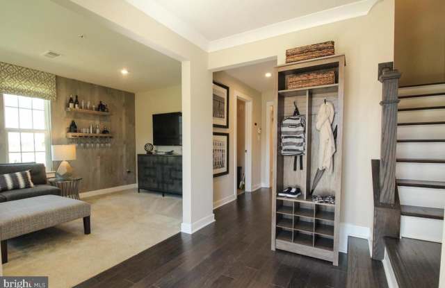 9901 NEW POINTE DR Gallery 3