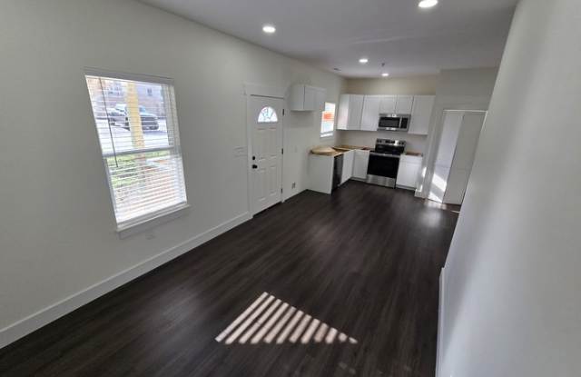 706 4th Avenue East Gallery 4