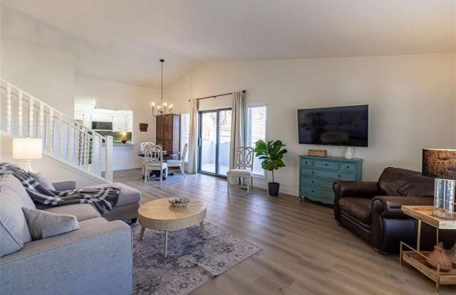 16 Estes  DR photos photos