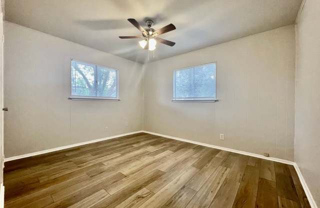 2 Bedroom / 1 Bathroom Duplex Unit with Washer/Dryer connections Gallery 4