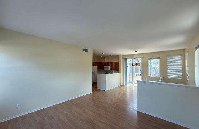 Comfortable 2BD/2BA Townhome in Carmel Mountain Ranch with Community Pool, Attached Garage & In-Unit Laundry photos photos