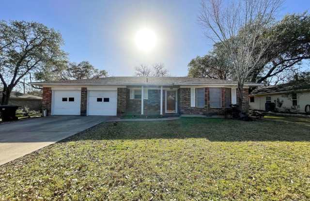 Adorable 4 Bed, 2 Bath Home for August 2026 Move In! photos photos