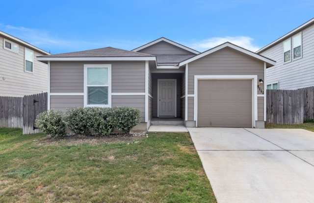 Beautiful 3 bedroom, 2 bathroom home minutes away from Lackland Airforce Base! - 8111 Calisto Manor, San Antonio, TX 78252