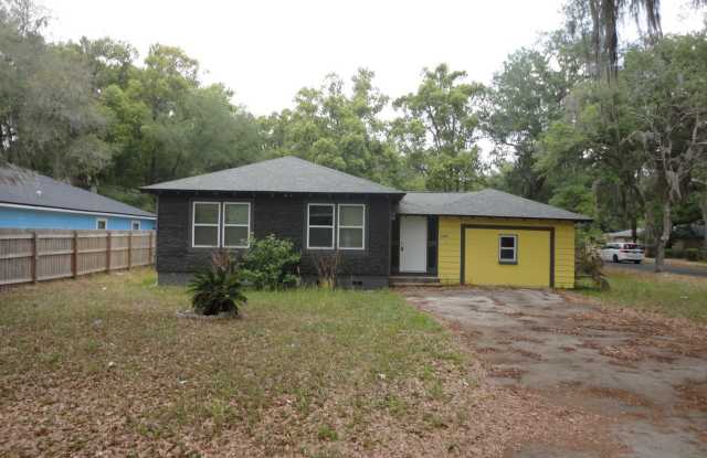 Nice 3 bedroom/1 Bathroom home in NE Gainesville. photos photos