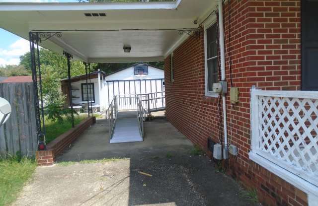 3 Bed / 1 Bath Available in Lafayette Villiage! Gallery 4