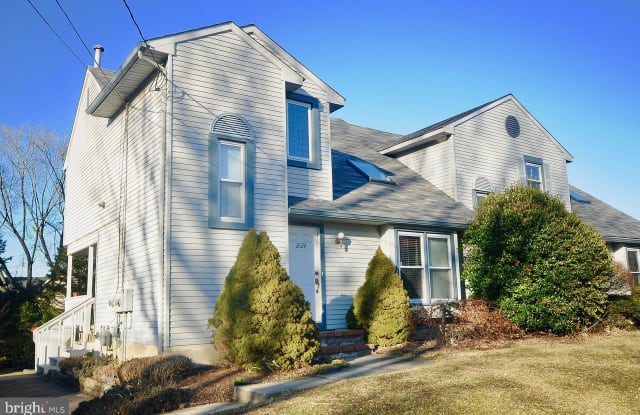 2624 E LANDIS AVENUE - 2624 East Landis Avenue, Vineland, NJ 08361