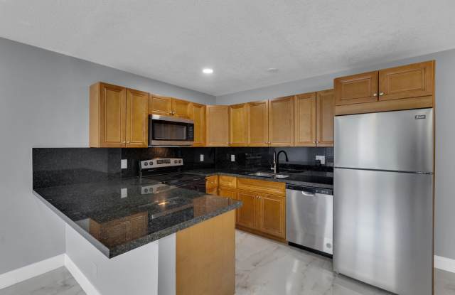 802 SW 10TH Court Gallery 4