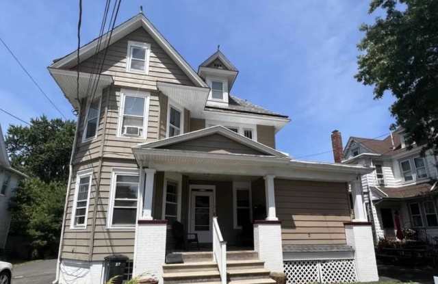 27 WASHINGTON Avenue Gallery 1