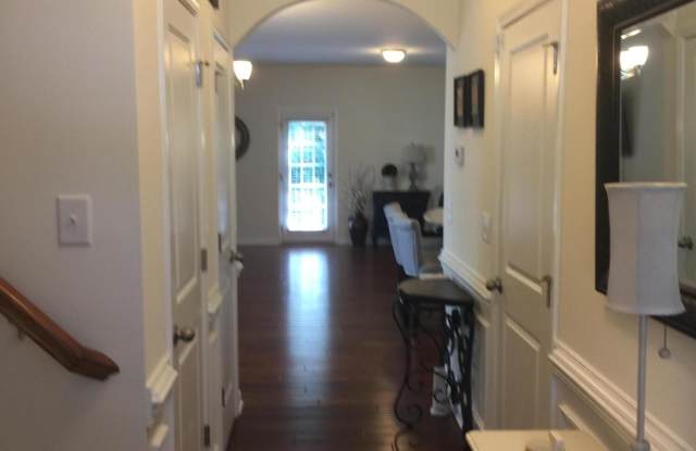 637 Briarcliff Street Gallery 3