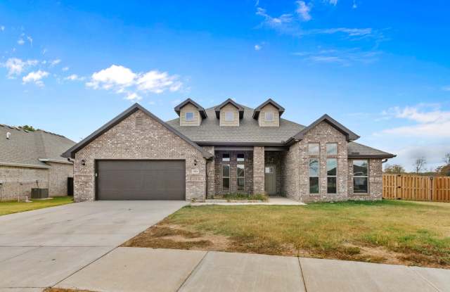 Beautiful 4-Bedroom, 3-Bathroom Home - Pea Ridge, Arkansas - 2521 Westbrook Loop, Pea Ridge, AR 72751