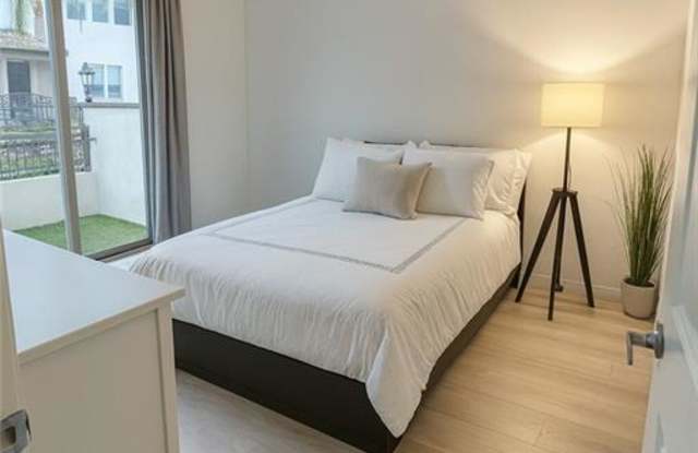 2829 West Edinger Avenue photos photos