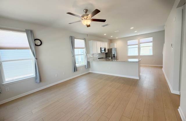 2 Bed / 2.5 Bath Home Ready for Lease! Gallery 3