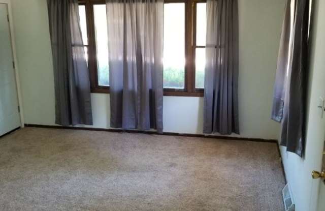 4418 Yale Dr - 4418 Yale Drive, Rockford, IL 61109