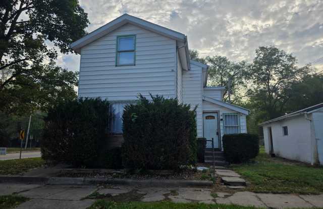 Spacious 4-Bedroom, 2-Bathroom Home – $1,575/Month 124 Studebaker St, South Bend, IN 46628 Gallery 1