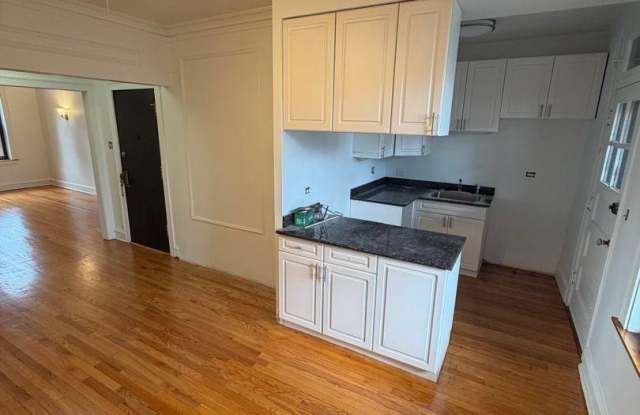 3753 North Marshfield Ave. Gallery 1