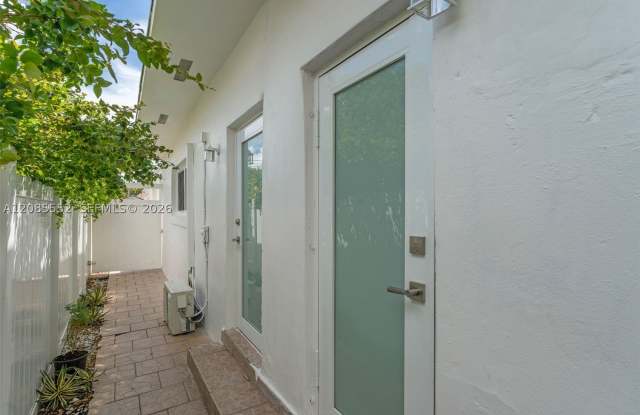 201 SW 51st Ct Gallery 1
