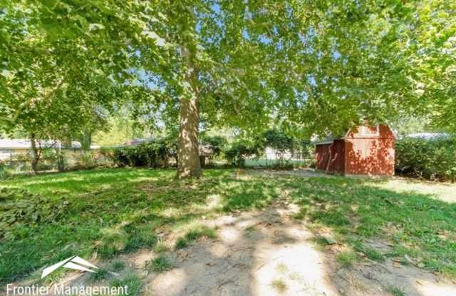 Awesome 3 bedroom home located in a quiet family neighborhood close to to K-State, schools, and shopping! Gallery 3