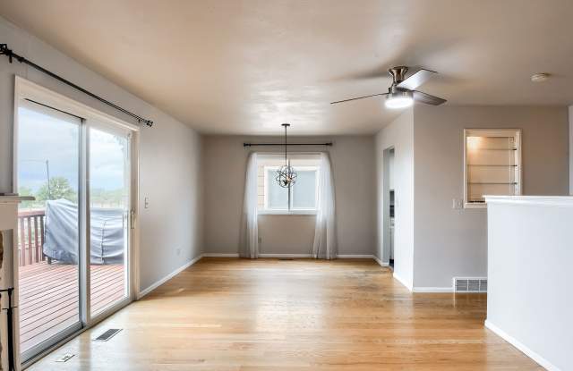 4 Bedroom townhome in Aurora photos photos